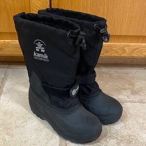 Kamik Black Insulated Snow Boots kids size 3.